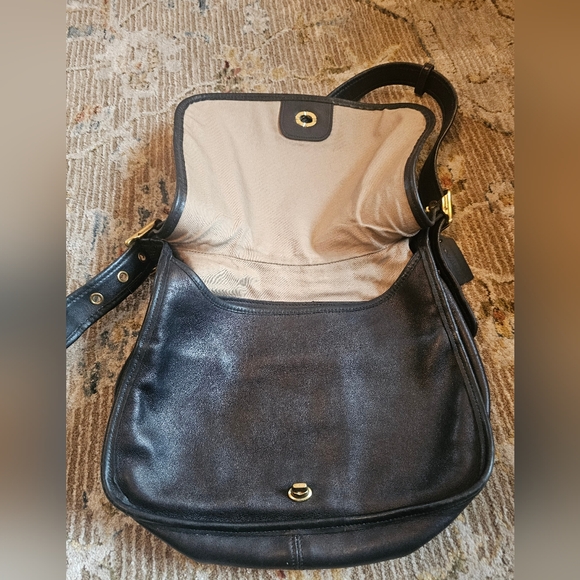 Vintage Coach 9718 Black Legacy Flap Saddle Shoulder, excellent condition - Picture 7 of 9